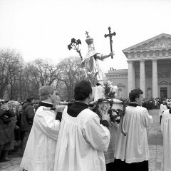 1989-03-04-Kazimiero-palaiku-grazinimas-i-Katedra